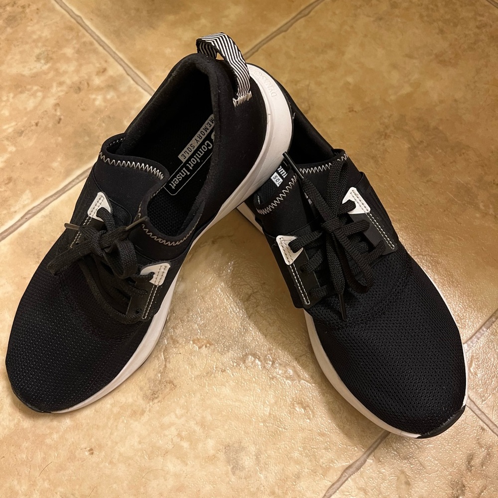 New Balance Nergize Black Athletic Sneakers